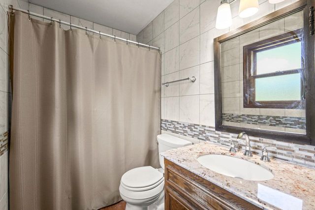 7830 W Oakbrook Circle, Madison, WI 53717