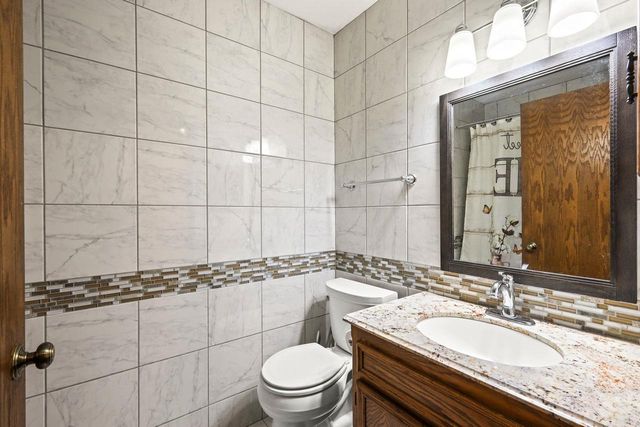 7830 W Oakbrook Circle, Madison, WI 53717