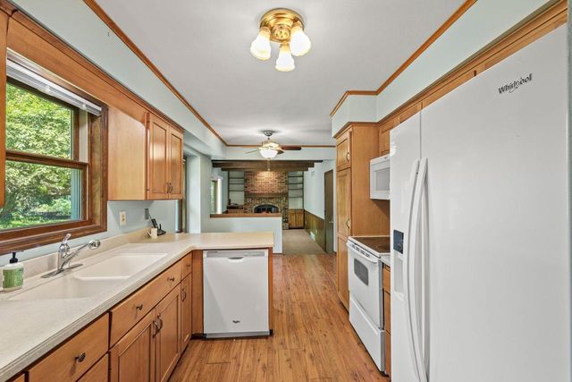 7830 W Oakbrook Circle, Madison, WI 53717
