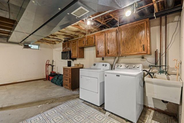 7830 W Oakbrook Circle, Madison, WI 53717