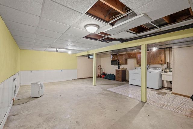 7830 W Oakbrook Circle, Madison, WI 53717
