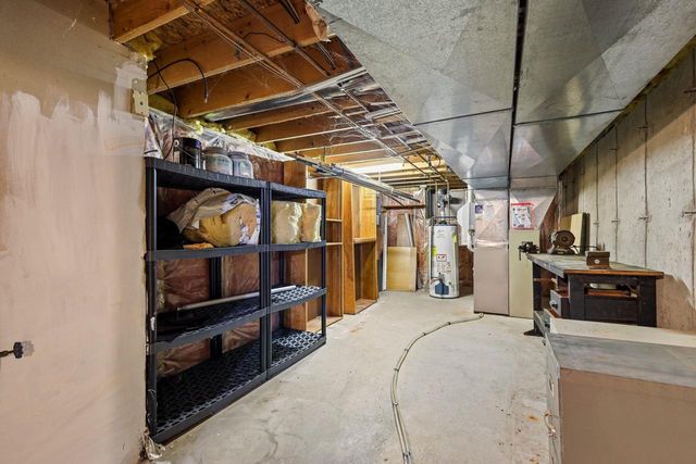 7830 W Oakbrook Circle, Madison, WI 53717