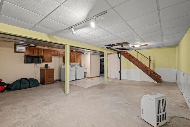 7830 W Oakbrook Circle, Madison, WI 53717