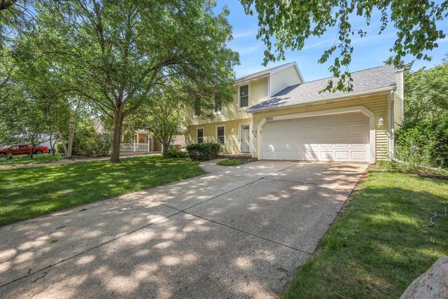 7830 W Oakbrook Circle, Madison, WI 53717