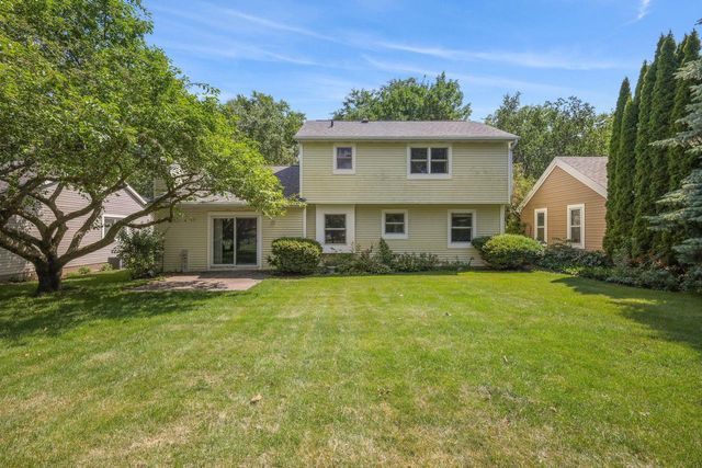 7830 W Oakbrook Circle, Madison, WI 53717