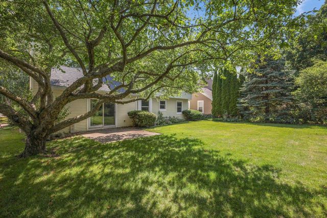 7830 W Oakbrook Circle, Madison, WI 53717
