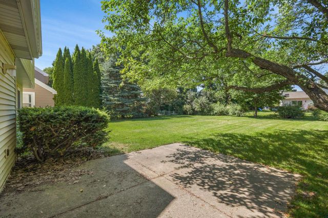 7830 W Oakbrook Circle, Madison, WI 53717