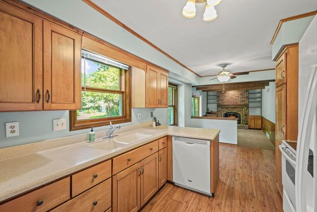7830 W Oakbrook Circle, Madison, WI 53717