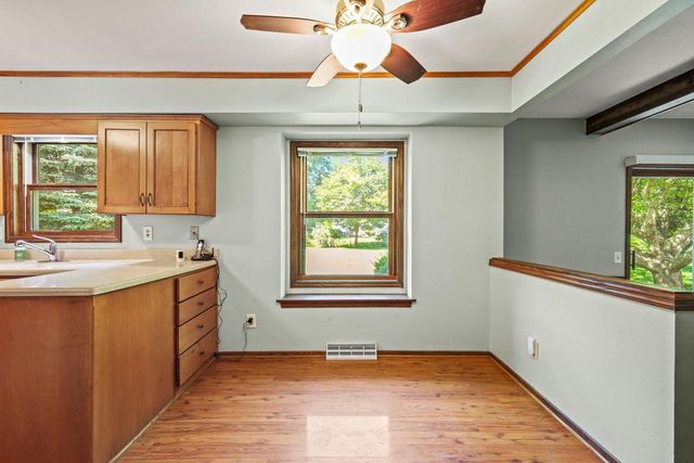 7830 W Oakbrook Circle, Madison, WI 53717