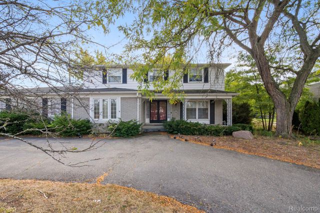 4015 Pinehurst Drive, West Bloomfield Charter Township, MI 48322