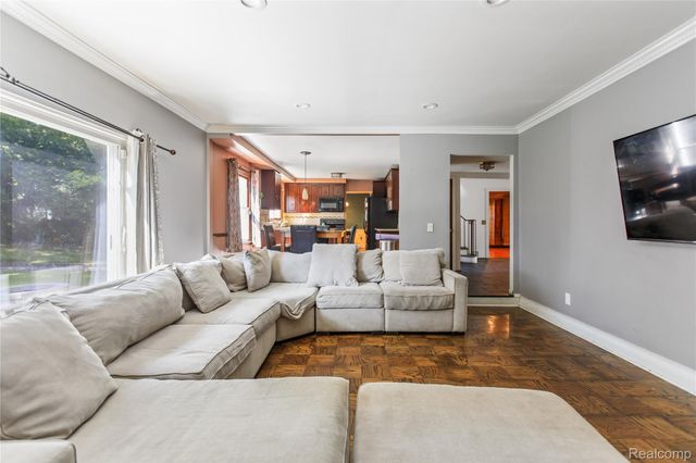4015 Pinehurst Drive, West Bloomfield Charter Township, MI 48322