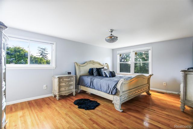 4015 Pinehurst Drive, West Bloomfield Charter Township, MI 48322