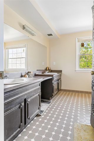 4015 Pinehurst Drive, West Bloomfield Charter Township, MI 48322