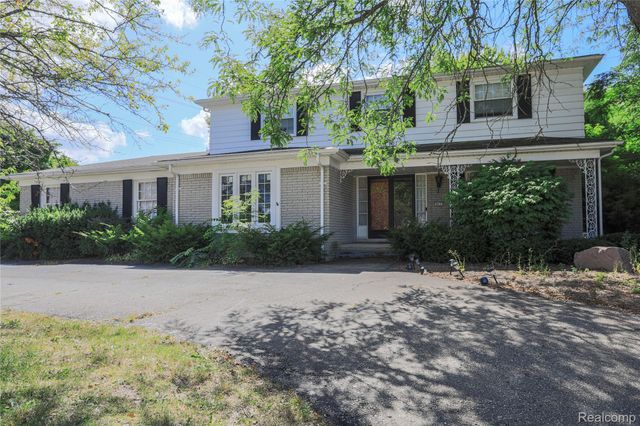 4015 Pinehurst Drive, West Bloomfield Charter Township, MI 48322
