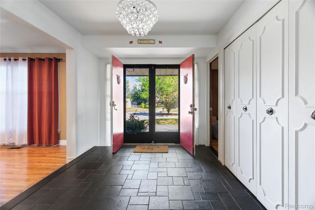 4015 Pinehurst Drive, West Bloomfield Charter Township, MI 48322