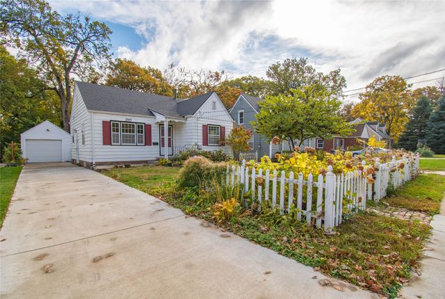 2513 33rd Street, Des Moines, IA 50310