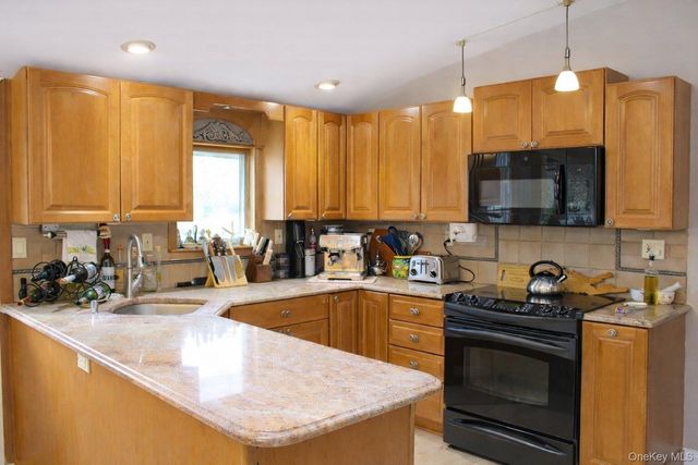 42 Shinbone Lane, Commack, NY 11725