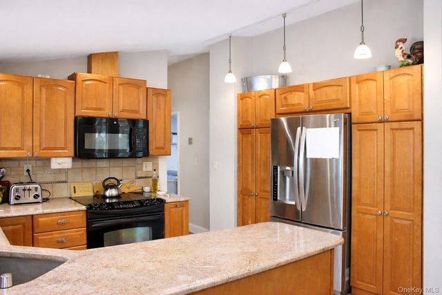 42 Shinbone Lane, Commack, NY 11725