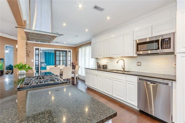 1050 Terramont Drive, Roswell, GA 30076