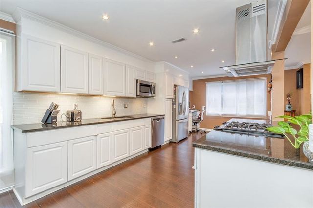 1050 Terramont Drive, Roswell, GA 30076