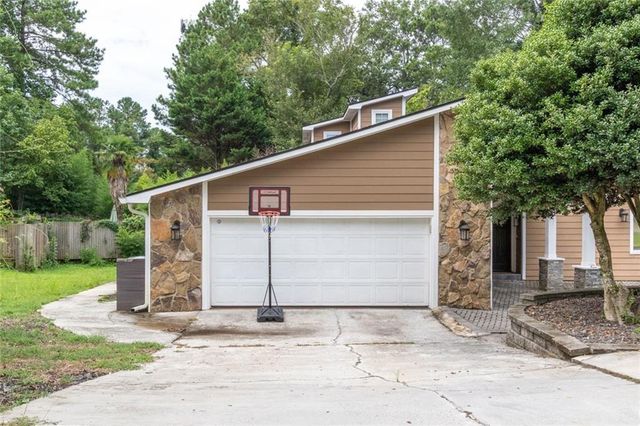 1050 Terramont Drive, Roswell, GA 30076