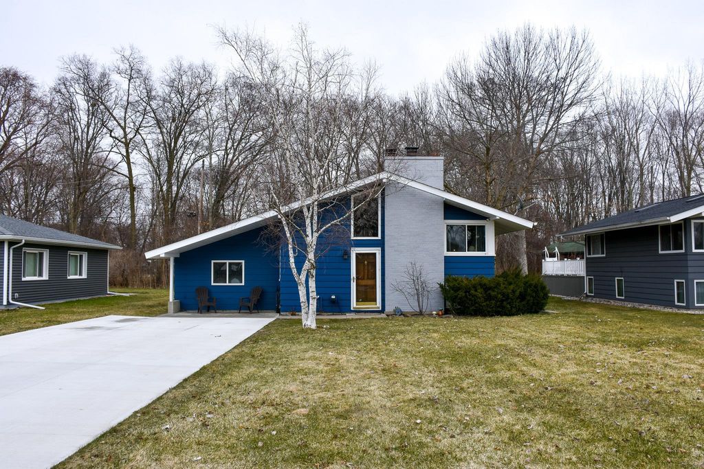 643 Roseland Drive, Bay City, MI 48706