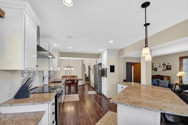1384 93rd AVENUE, Kenosha, WI 53144