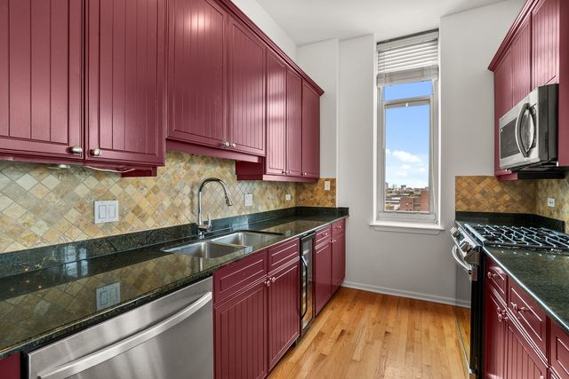 1201 W ADAMS Street 801, Chicago, IL 60607