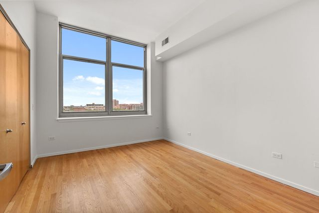 1201 W ADAMS Street 801, Chicago, IL 60607