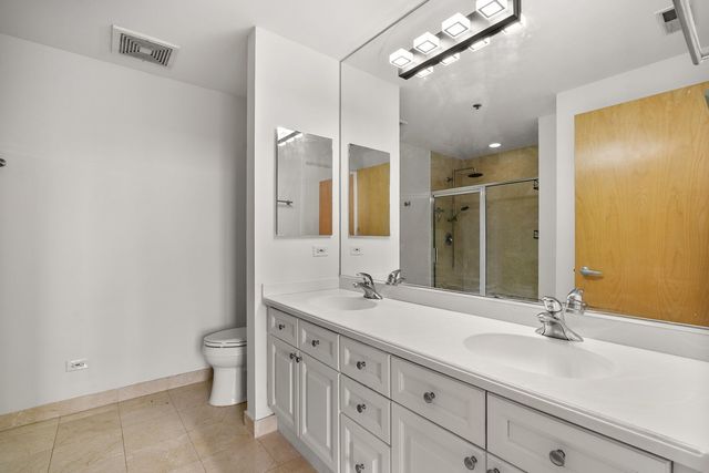 1201 W ADAMS Street 801, Chicago, IL 60607