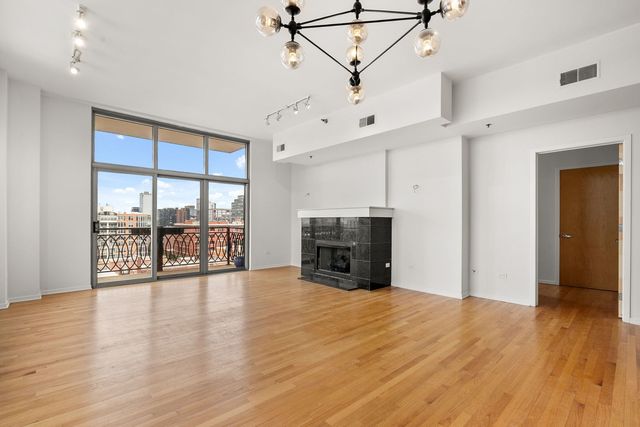 1201 W ADAMS Street 801, Chicago, IL 60607