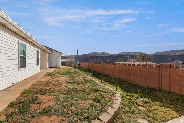 250 E 970 N, Hurricane, UT 84737