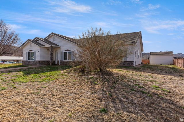 250 E 970 N, Hurricane, UT 84737