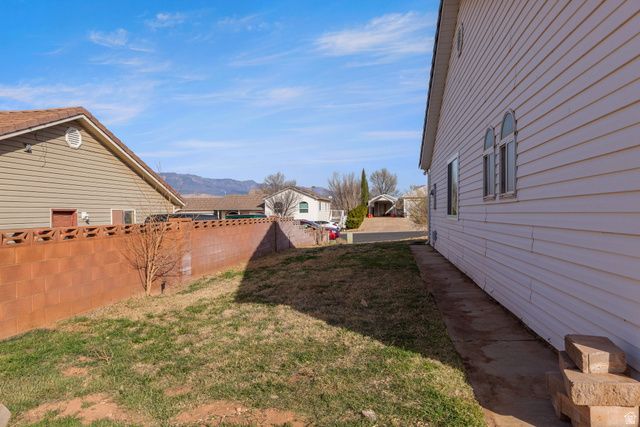 250 E 970 N, Hurricane, UT 84737