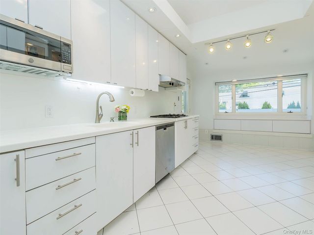 56 Soundview Drive, Port Washington, NY 11050