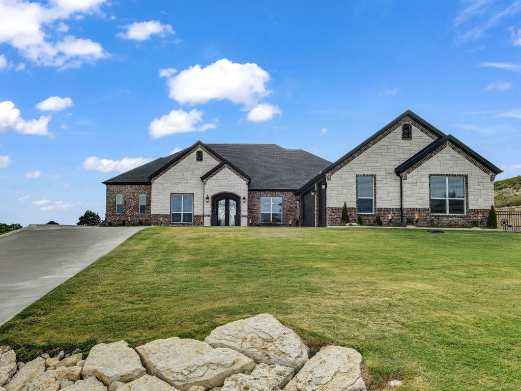 162 Pinnacle Peak Lane, Weatherford, TX 76087