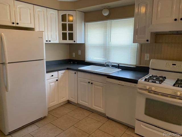 4152 Monroe, Dearborn Heights, MI 48125