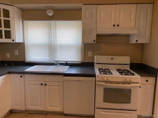 4152 Monroe, Dearborn Heights, MI 48125