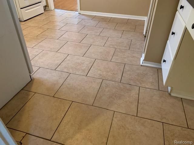 4152 Monroe, Dearborn Heights, MI 48125