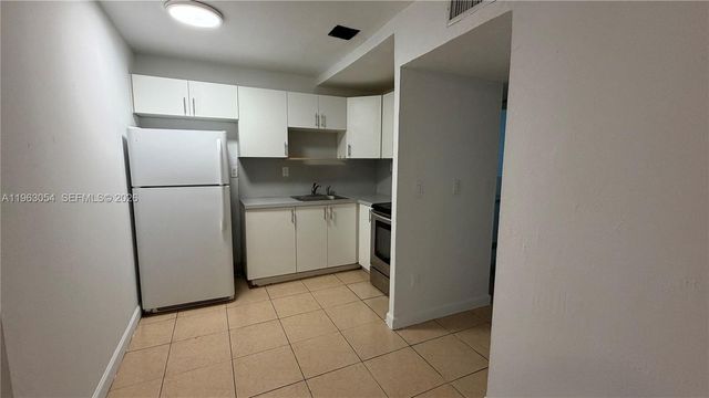 1225 Marseille Dr 22, Miami Beach, FL 33141