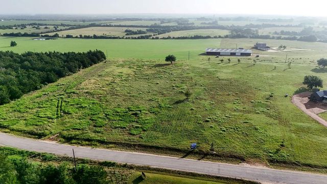 400 Vineyard View Trail, Carmine, TX 78932