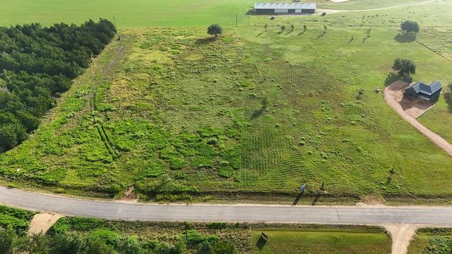 400 Vineyard View Trail, Carmine, TX 78932