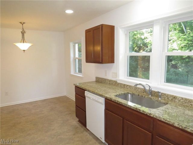 6424 N Ridge Road, Madison, OH 44057