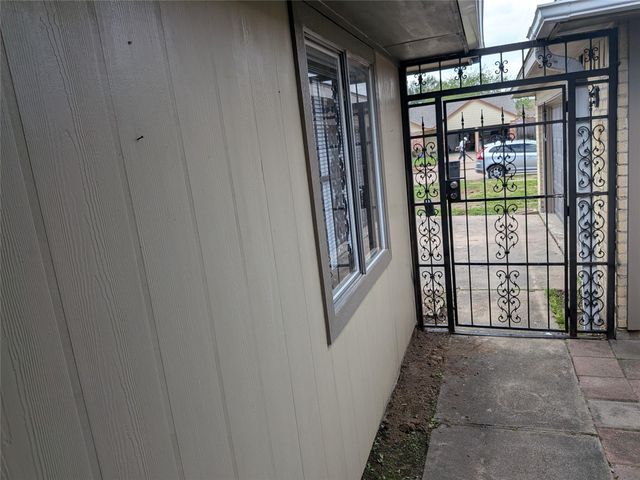 16723 Lone Quail Court, Houston, TX 77489