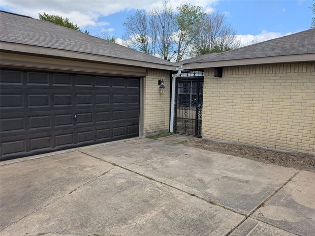 16723 Lone Quail Court, Houston, TX 77489