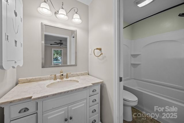 5945 Lindenwood Drive, Matthews, NC 28104