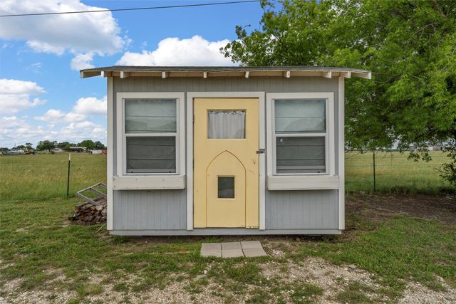 233 Nally Street, Golinda, TX 76655
