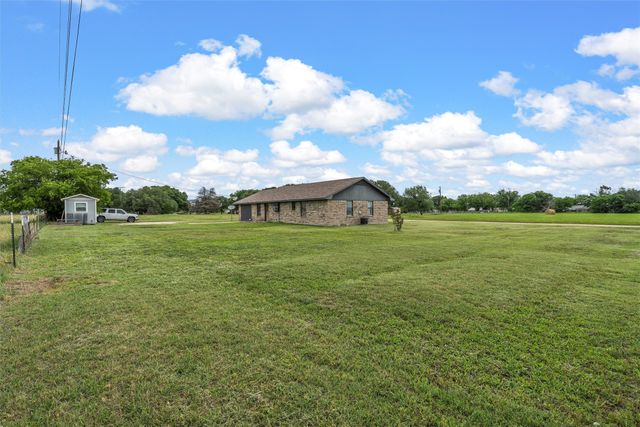 233 Nally Street, Golinda, TX 76655