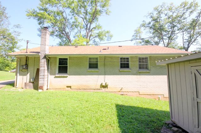 354 Crest Dr, Clarksville, TN 37043