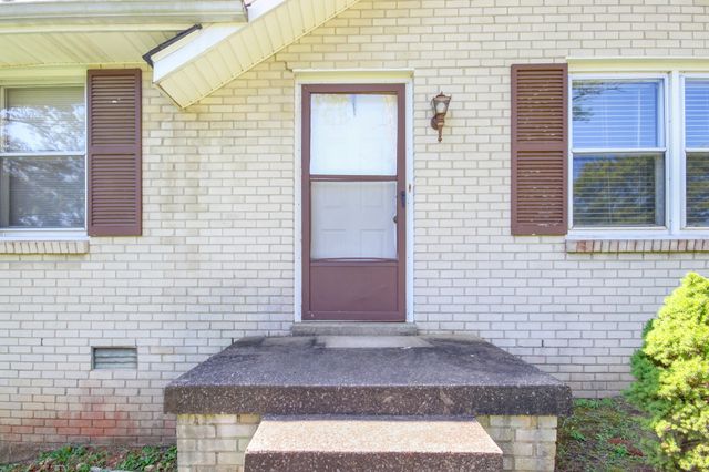 354 Crest Dr, Clarksville, TN 37043
